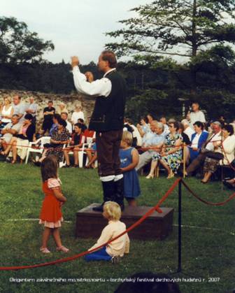 Jako dirigent zvrenho monstrkoncertu - bechysk festival dechovch hudeb